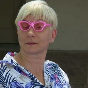 Meet your Posher, Joan